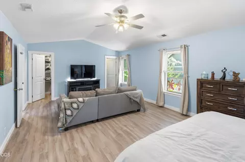 Bedroom - 61316 Brianne Pl, Bend, OR 97702 photo 2 of 4
