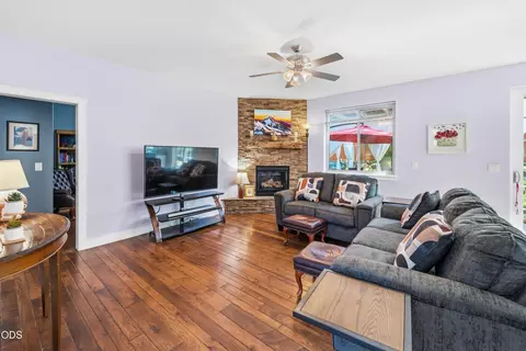 Living - 61316 Brianne Pl, Bend, OR 97702 photo 1 of 1