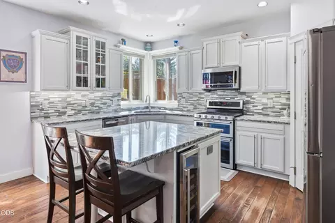 Kitchen - 61316 Brianne Pl, Bend, OR 97702 photo 1 of 2