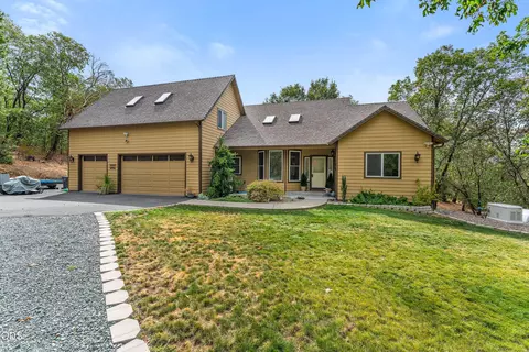 155 El Camino Way, Grants Pass, OR 97526