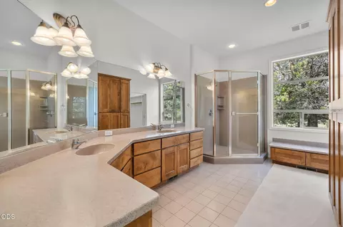 Bath - 62354 Erickson Rd, Bend, OR 97701 photo 5 of 6