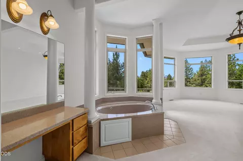 Bath - 62354 Erickson Rd, Bend, OR 97701 photo 6 of 6