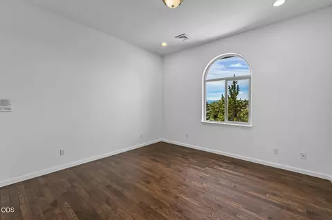 Bedroom - 62354 Erickson Rd, Bend, OR 97701 photo 3 of 4