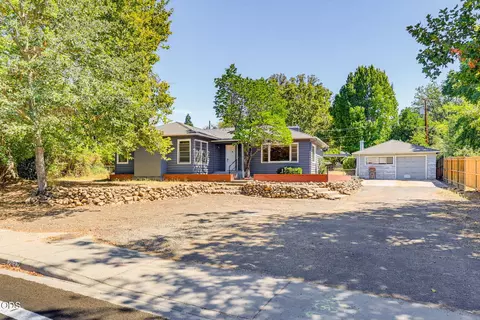 2137 E Jackson St, Medford, OR 97504