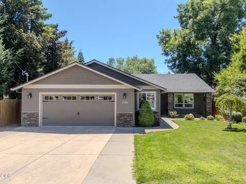 2196 Crestbrook Rd, Medford, OR 97504