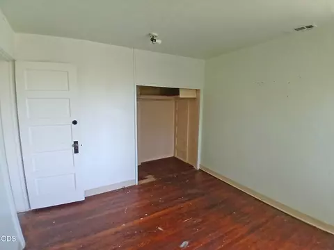 Bedroom - 1340 Dowell Rd, Grants Pass, OR 97527 photo 2 of 4