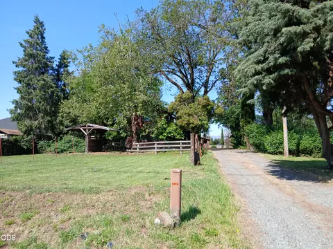 Exterior - 1340 Dowell Rd, Grants Pass, OR 97527 photo 1 of 7
