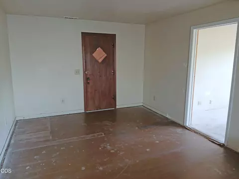 Living - 1340 Dowell Rd, Grants Pass, OR 97527 photo 1 of 2