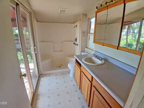 Bath - 1340 Dowell Rd, Grants Pass, OR 97527 photo 1 of 3