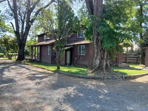 Exterior - 1340 Dowell Rd, Grants Pass, OR 97527 photo 3 of 7