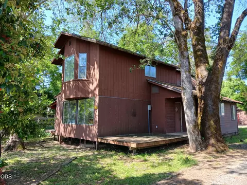 1340 Dowell Rd, Grants Pass, OR 97527