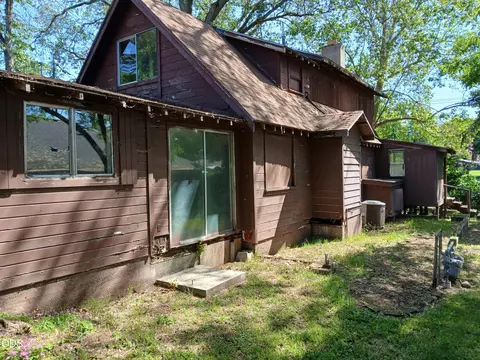 Exterior - 1340 Dowell Rd, Grants Pass, OR 97527 photo 5 of 7