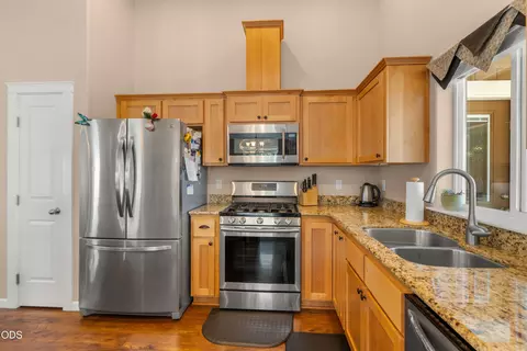 Kitchen - 128 Cedric Ct, Eagle Point, OR 97524 photo 3 of 3