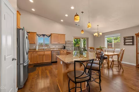 Kitchen - 128 Cedric Ct, Eagle Point, OR 97524 photo 2 of 3