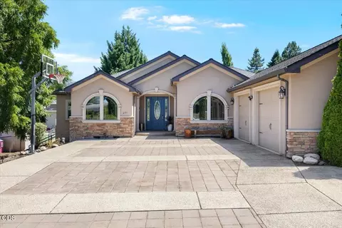 2720 Montara Dr, Medford, OR 97504