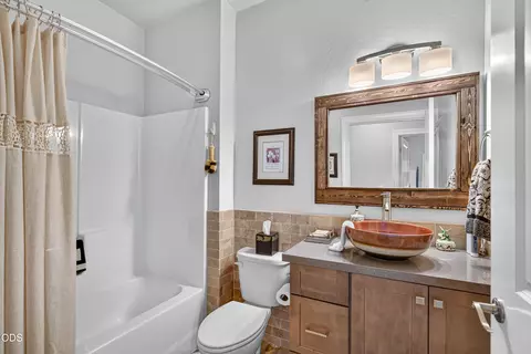 Bath - 453 S Haskell St, Central Point, OR 97502 photo 1 of 3