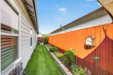 Exterior - 453 S Haskell St, Central Point, OR 97502 photo 4 of 5