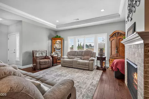 Living - 453 S Haskell St, Central Point, OR 97502 photo 1 of 3