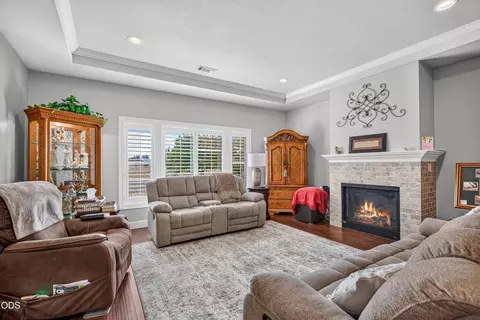Living - 453 S Haskell St, Central Point, OR 97502 photo 3 of 3