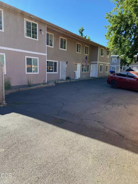 1215 W Main St #D, Medford, OR 97501