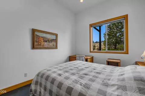 Bedroom - 59641 Calgary Loop, Bend, OR 97702 photo 7 of 9