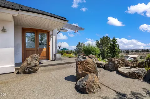 Exterior - 59641 Calgary Loop, Bend, OR 97702 photo 2 of 21