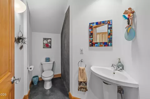 Bath - 59641 Calgary Loop, Bend, OR 97702 photo 1 of 8