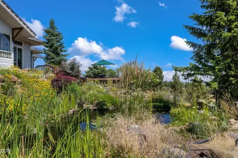 Exterior - 59641 Calgary Loop, Bend, OR 97702 photo 17 of 21