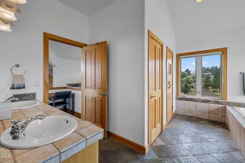 Bath - 59641 Calgary Loop, Bend, OR 97702 photo 3 of 8