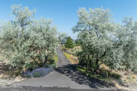 Exterior - 59641 Calgary Loop, Bend, OR 97702 photo 19 of 21