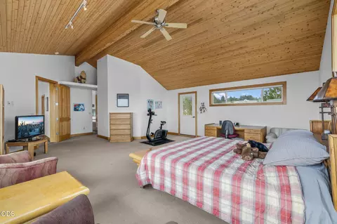 Bedroom - 59641 Calgary Loop, Bend, OR 97702 photo 2 of 9