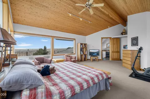 Bedroom - 59641 Calgary Loop, Bend, OR 97702 photo 5 of 9