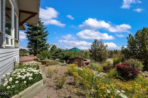 Exterior - 59641 Calgary Loop, Bend, OR 97702 photo 18 of 21