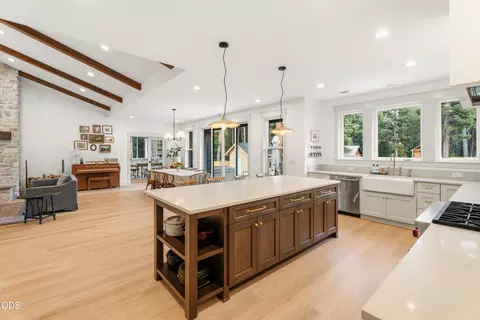 Kitchen - 17498 Snow Goose Rd, Bend, OR 97707 photo 8 of 8