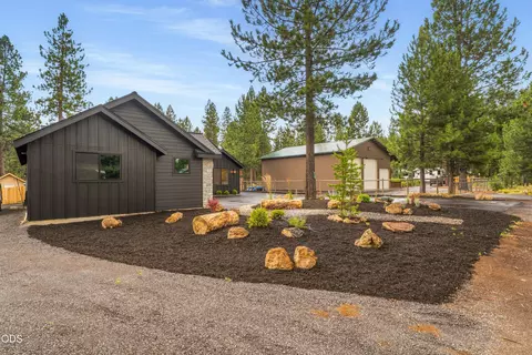 Exterior - 17498 Snow Goose Rd, Bend, OR 97707 photo 4 of 9