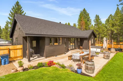 Exterior - 17498 Snow Goose Rd, Bend, OR 97707 photo 2 of 9