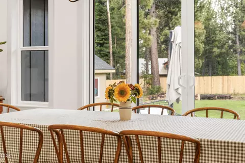 Dining - 17498 Snow Goose Rd, Bend, OR 97707 photo 4 of 8
