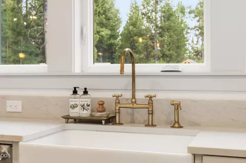 Kitchen - 17498 Snow Goose Rd, Bend, OR 97707 photo 7 of 8