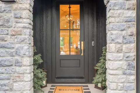 Entry Way - 17498 Snow Goose Rd, Bend, OR 97707 photo 4 of 9