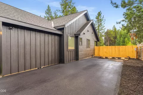 Exterior - 17498 Snow Goose Rd, Bend, OR 97707 photo 7 of 9