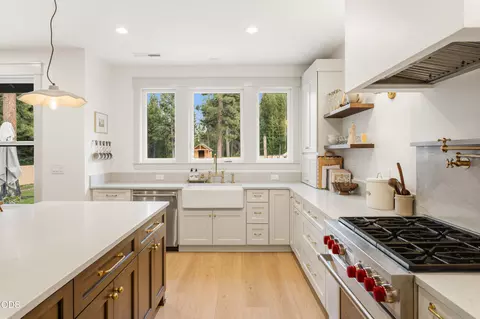 Kitchen - 17498 Snow Goose Rd, Bend, OR 97707 photo 6 of 8
