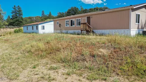 Exterior - 5592 Foley Ln, Central Point, OR 97502 photo 4 of 4