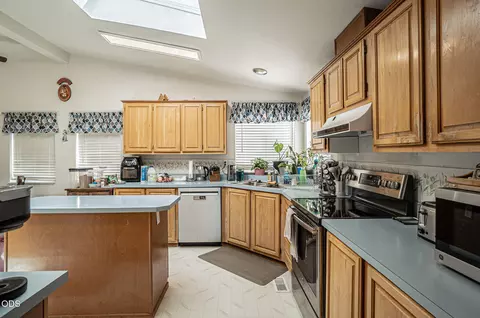 Kitchen - 5592 Foley Ln, Central Point, OR 97502 photo 1 of 3
