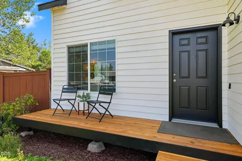 Exterior - 3353 NE Collier Ct, Bend, OR 97701 photo 2 of 8