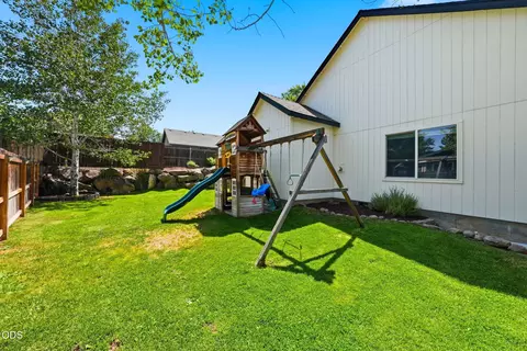 Exterior - 3353 NE Collier Ct, Bend, OR 97701 photo 8 of 8