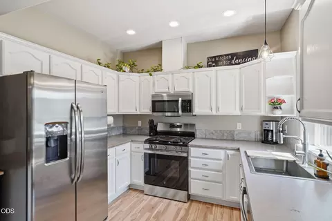 Kitchen - 3353 NE Collier Ct, Bend, OR 97701 photo 2 of 2