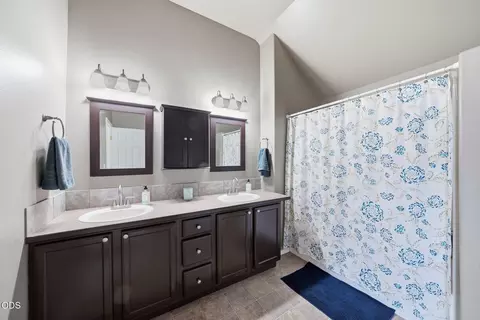 Bath - 3353 NE Collier Ct, Bend, OR 97701 photo 2 of 2