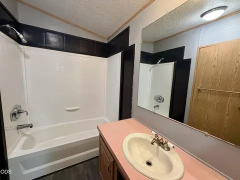 Bath - 16364 Twin Dr, La Pine, OR 97739 photo 1 of 3