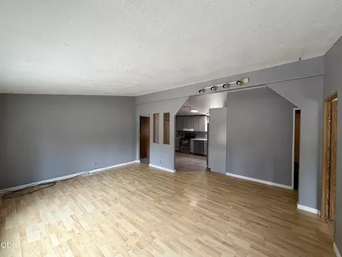 Living - 16364 Twin Dr, La Pine, OR 97739 photo 1 of 2