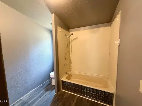 Bath - 16364 Twin Dr, La Pine, OR 97739 photo 2 of 3